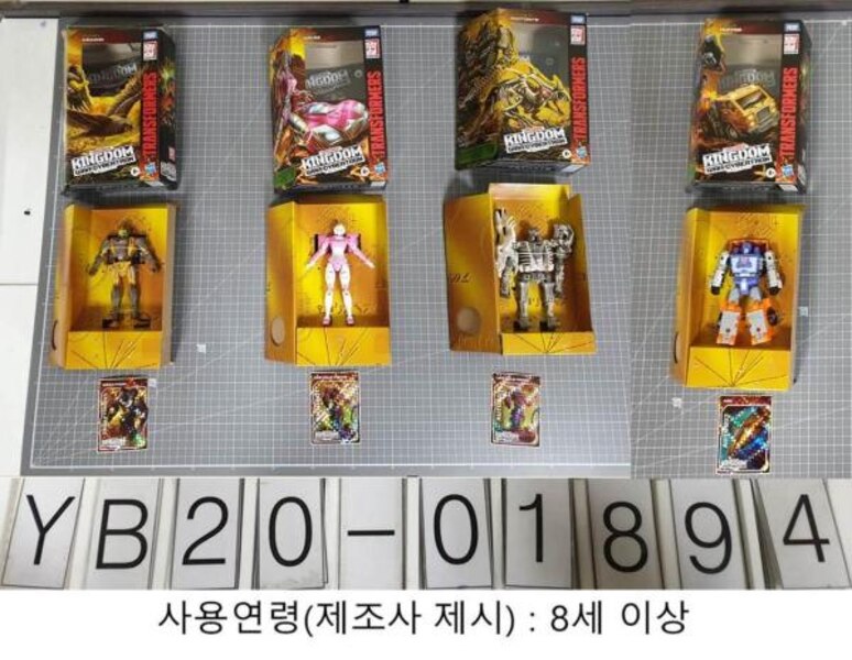  First Look Transformers Kingdom Airazor, Dinobot, Huffer, Ultra Magnus, Inferno Figures  (7 of 7)